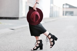 sffte - six feet from the edge - debbie nuchelmans - ladies to follow on instagram